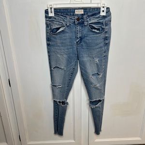 $5 start for auction Vella Distressed jeans size 1 skinny jeans
